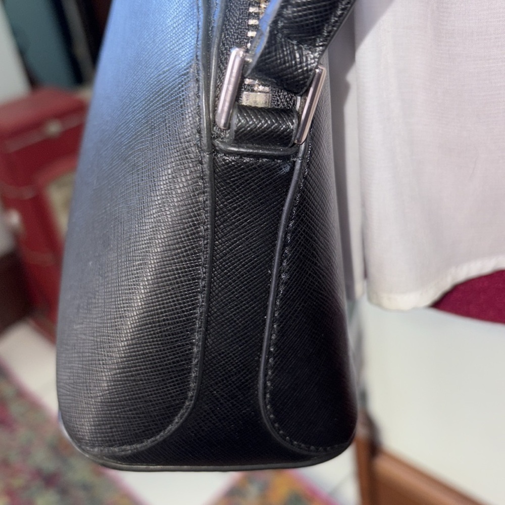 Kate Spade  Crossbody bag  Saffiano Leather  black   sweetheart cut front & back - Picture 6 of 16